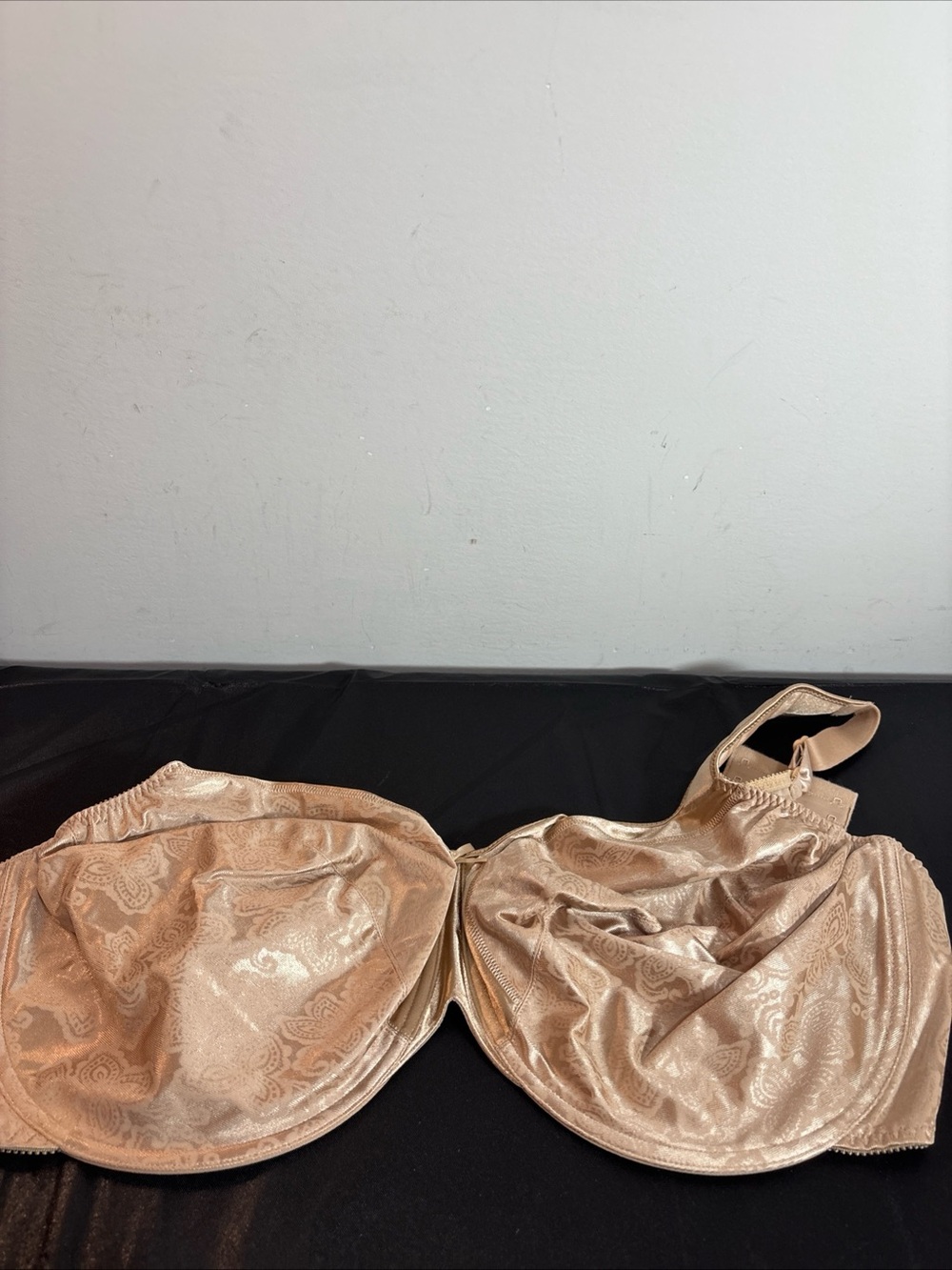 Bali Full Coverage Satin Underwire Bra in Champagne Sz 44G 1429
